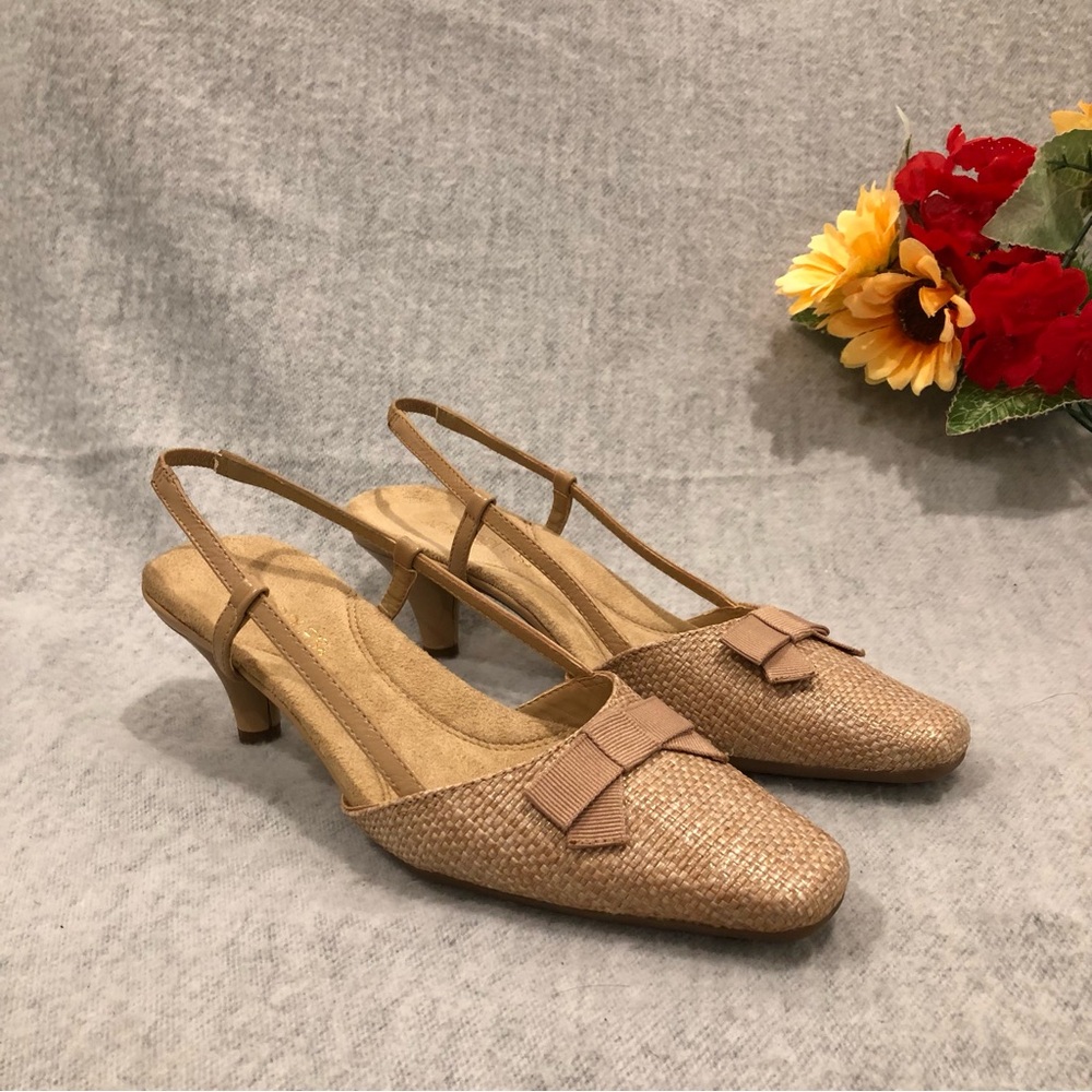 NWT - Aerosoles Tan Straw-like Slingback Heels with Tan Ribbon Bows